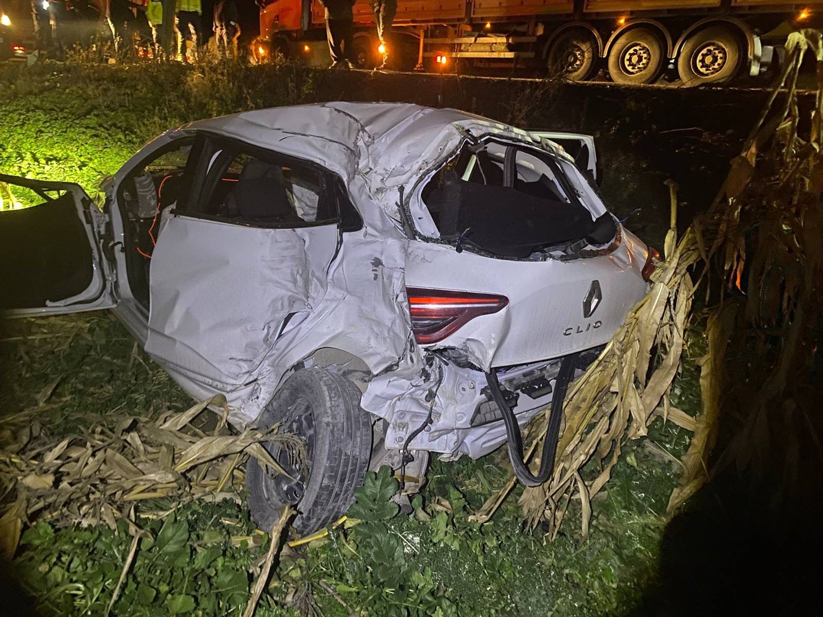 3 Araç Çarpıştı 2 Yaralı 9604