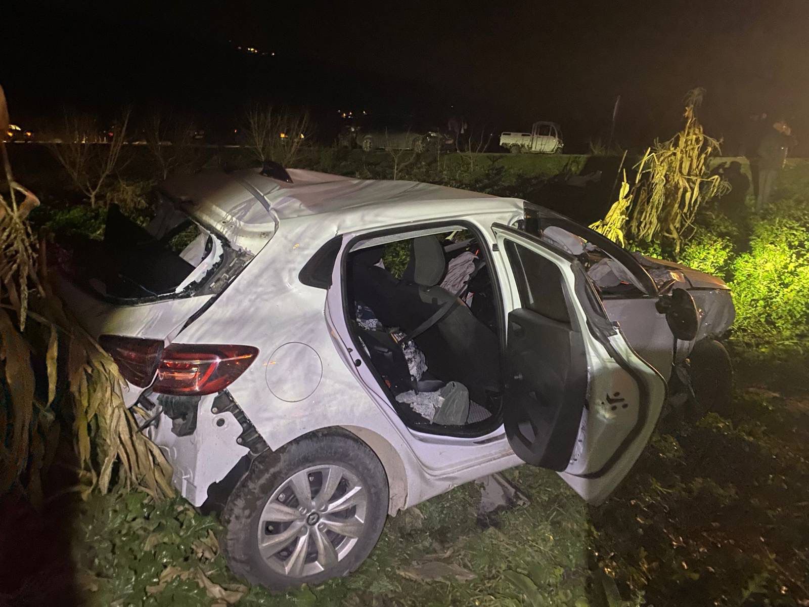 3 Araç Çarpıştı 2 Yaralı 9605