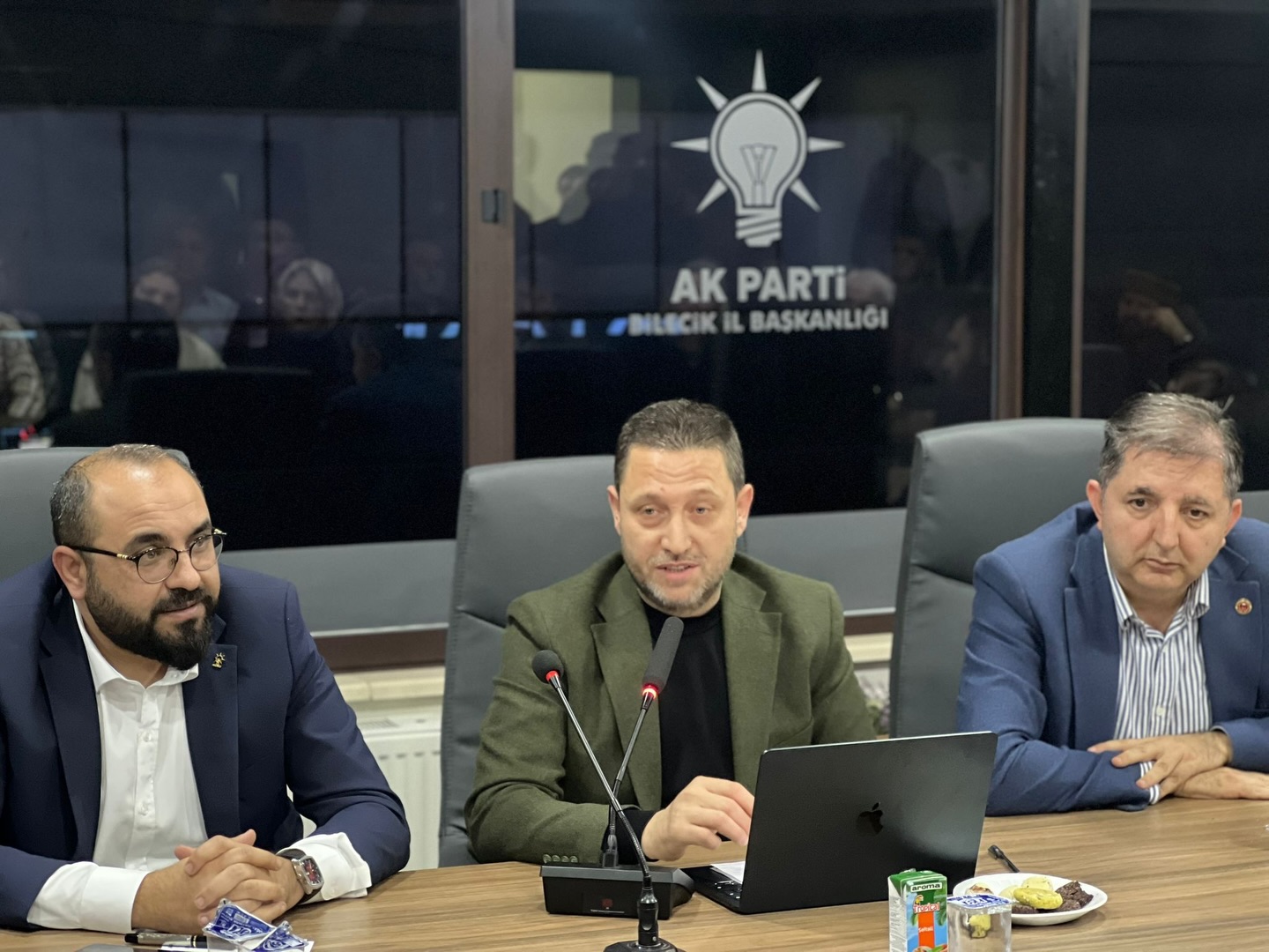 Ak Parti Merkez İlçe Danışma Toplantısı Yapıldı 9502