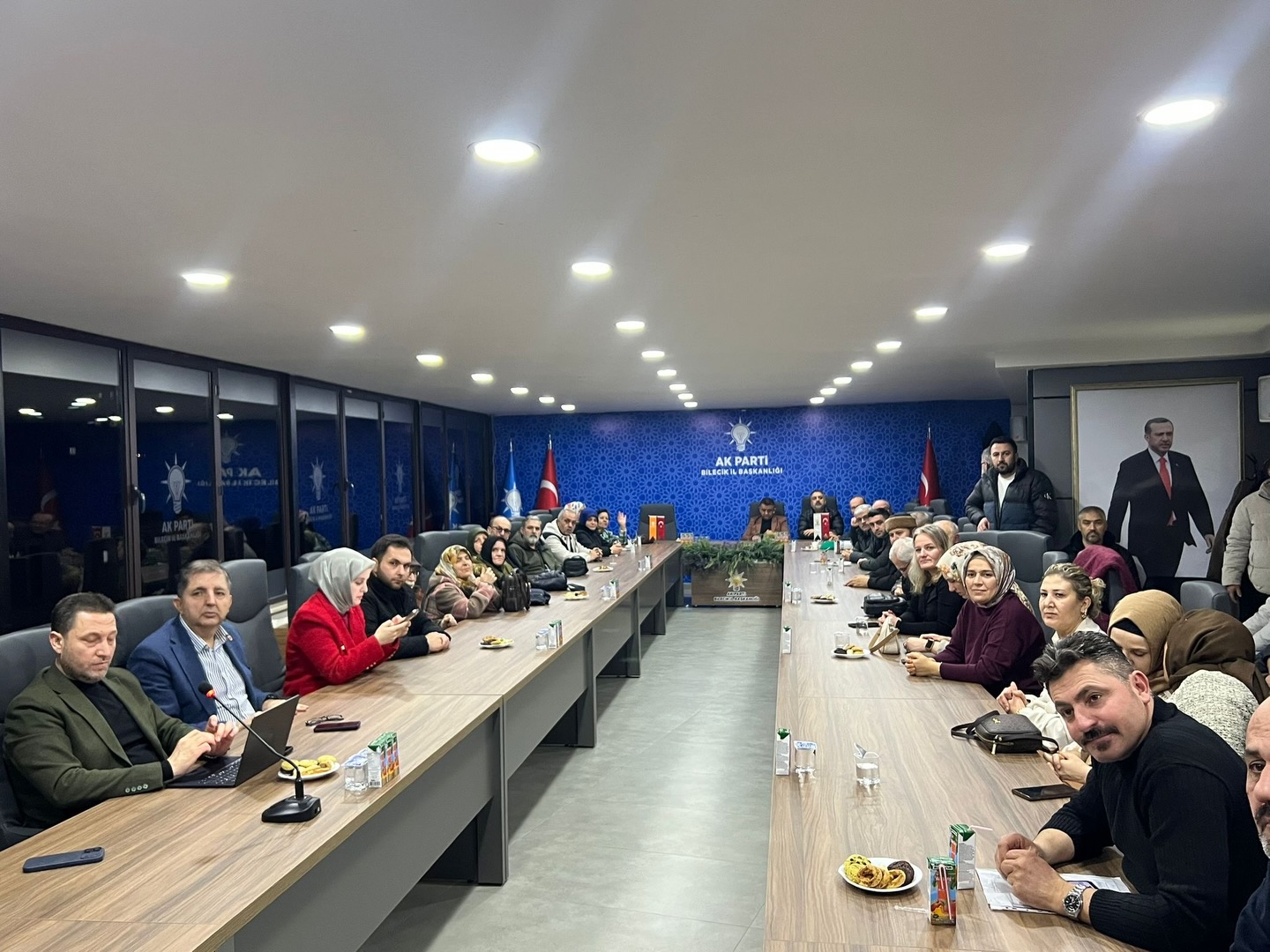 Ak Parti Merkez İlçe Danışma Toplantısı Yapıldı 9505