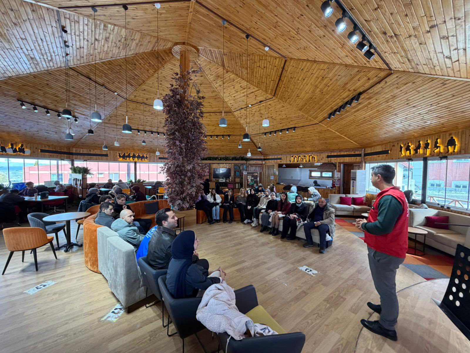 Akademiden Gençlere İlham Veren Söyleşi 9077