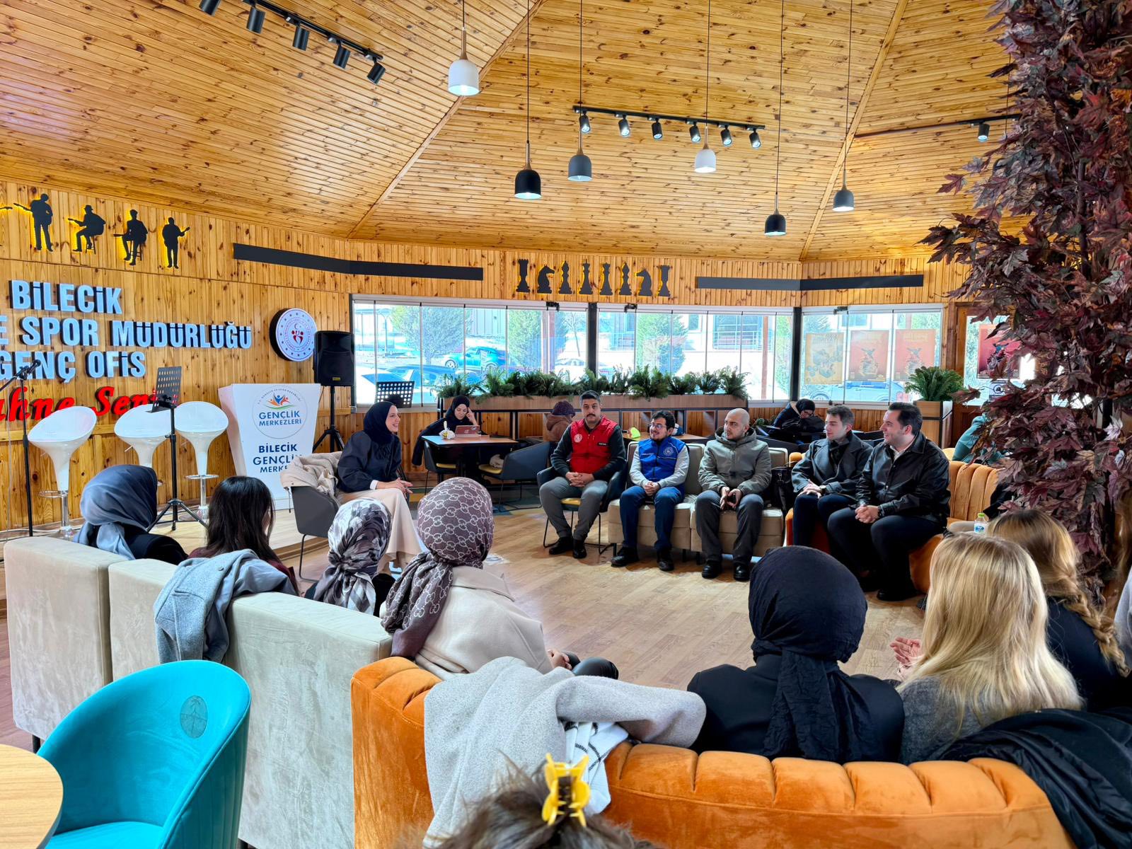 Akademiden Gençlere İlham Veren Söyleşi 9078