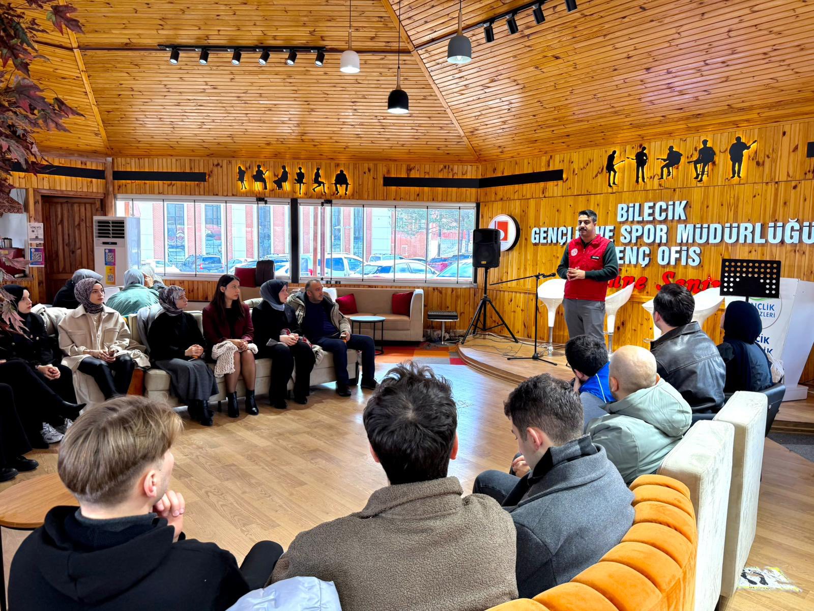 Akademiden Gençlere İlham Veren Söyleşi 9079