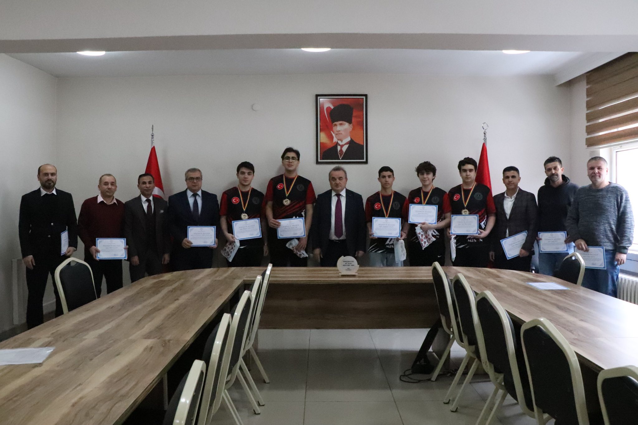 Başarili Öğrenci̇lerden Kaymakam Öztürk’e Zi̇yaret 9028