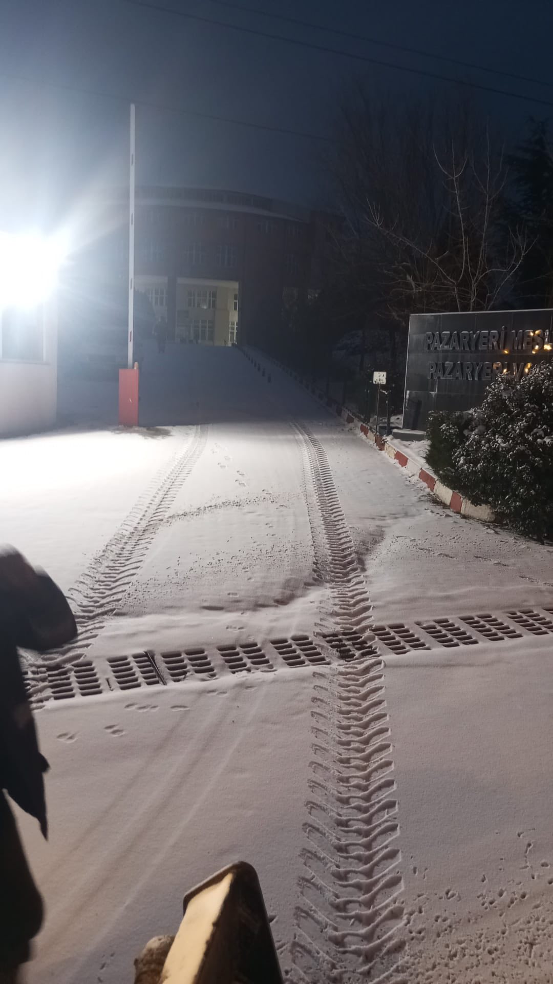 Başkan Tekin “Karla Mücadelede Gece Gündüz Sahadayız” 9169