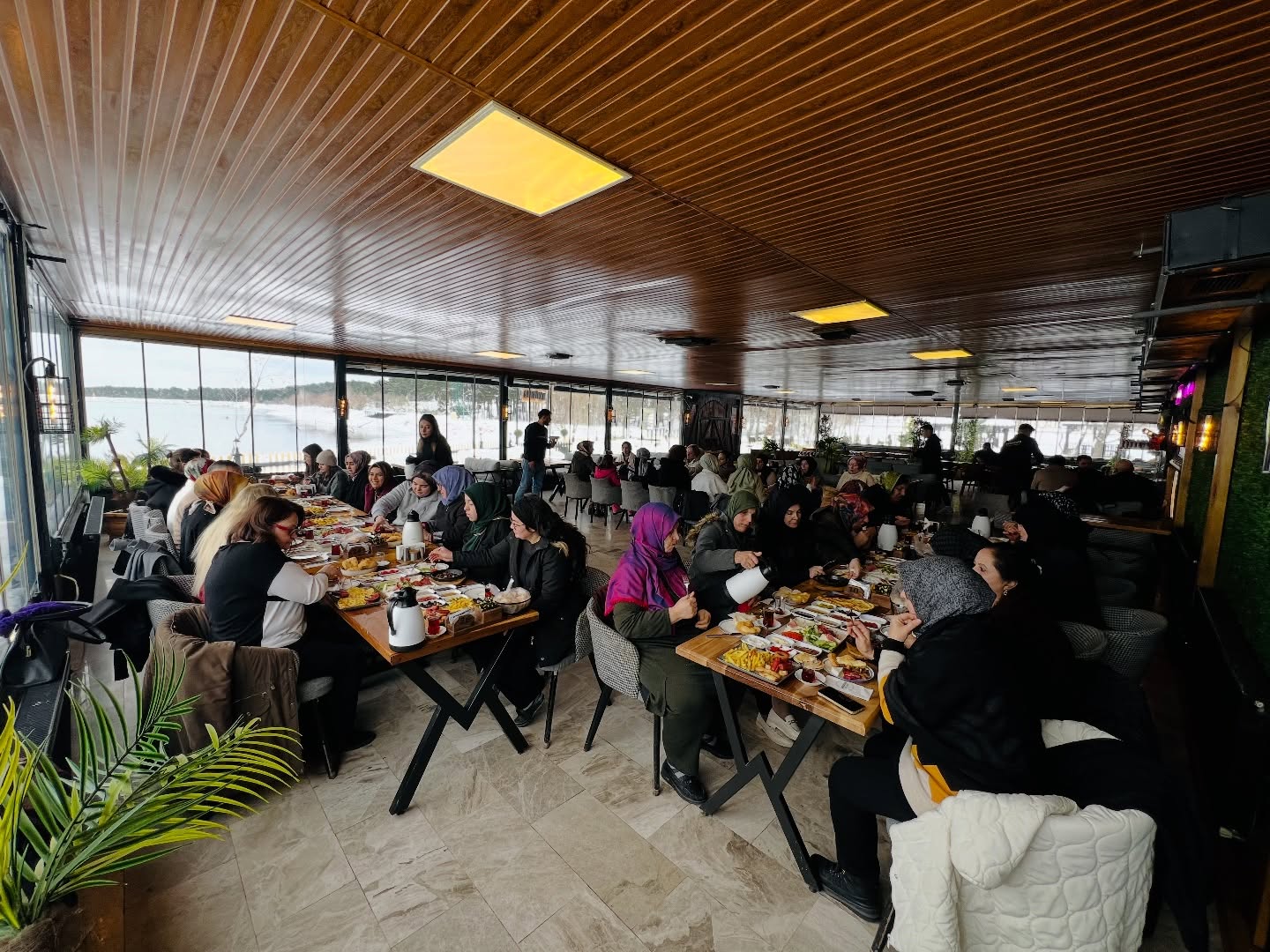 Başkan Yıldırım Ak Kadınlarla Buluştu 8540