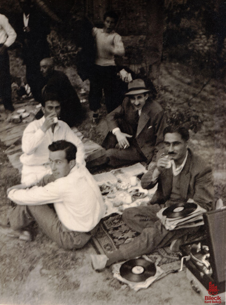 Bilecikte Kırda Gramofon Keyfi 8930 (1)