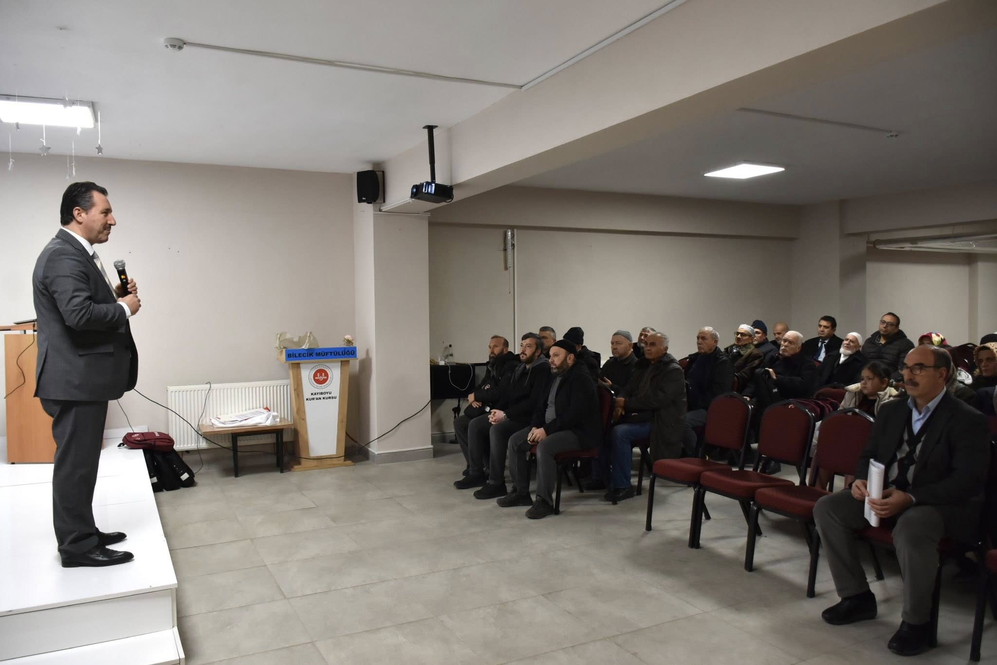 Bilecik’te Sömestr Özel Umre Turu İçin Hazırlık Semineri Düzenlendi 8893