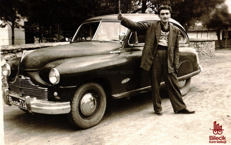 Bilecikte T.143 Plakalı Aracın Önünde Bir An 8912