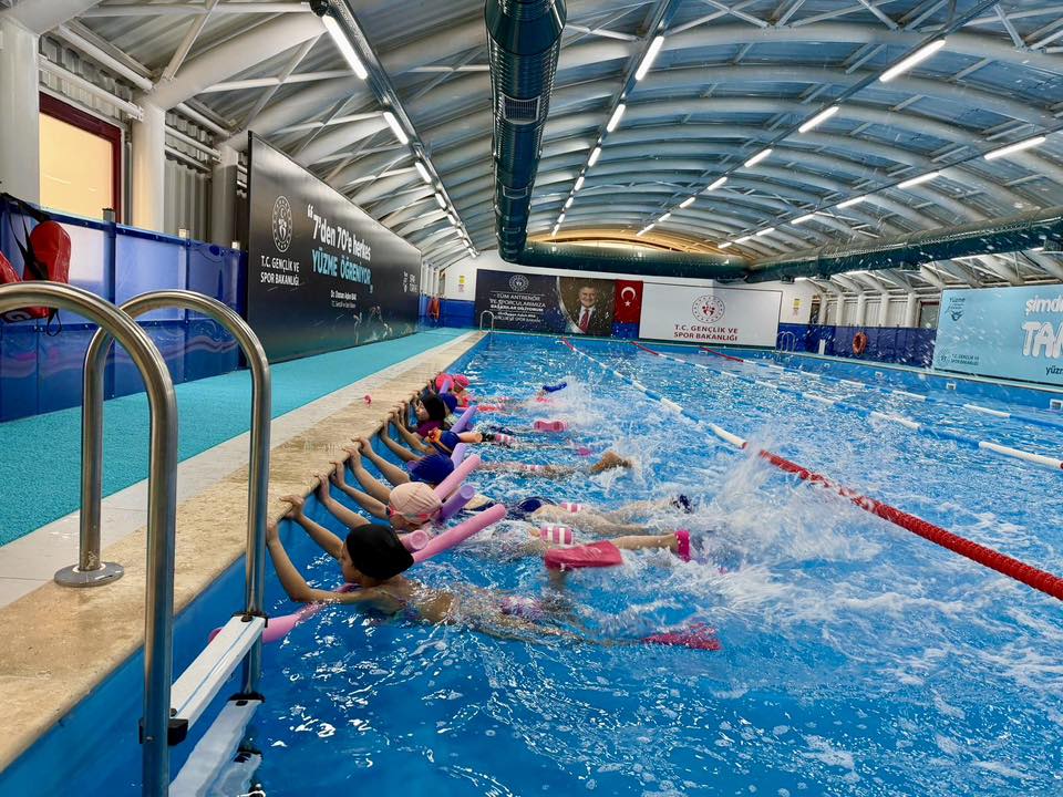 Bilecik’te Yüzme Bilmeyen Kalmasın Miniklerden Büyük İlgi 9379