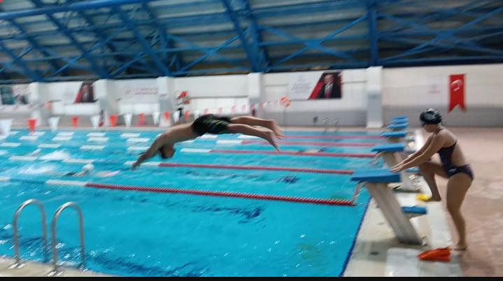 Bi̇leci̇k’te Yüzmeye İlgi̇ Artiyor 9201