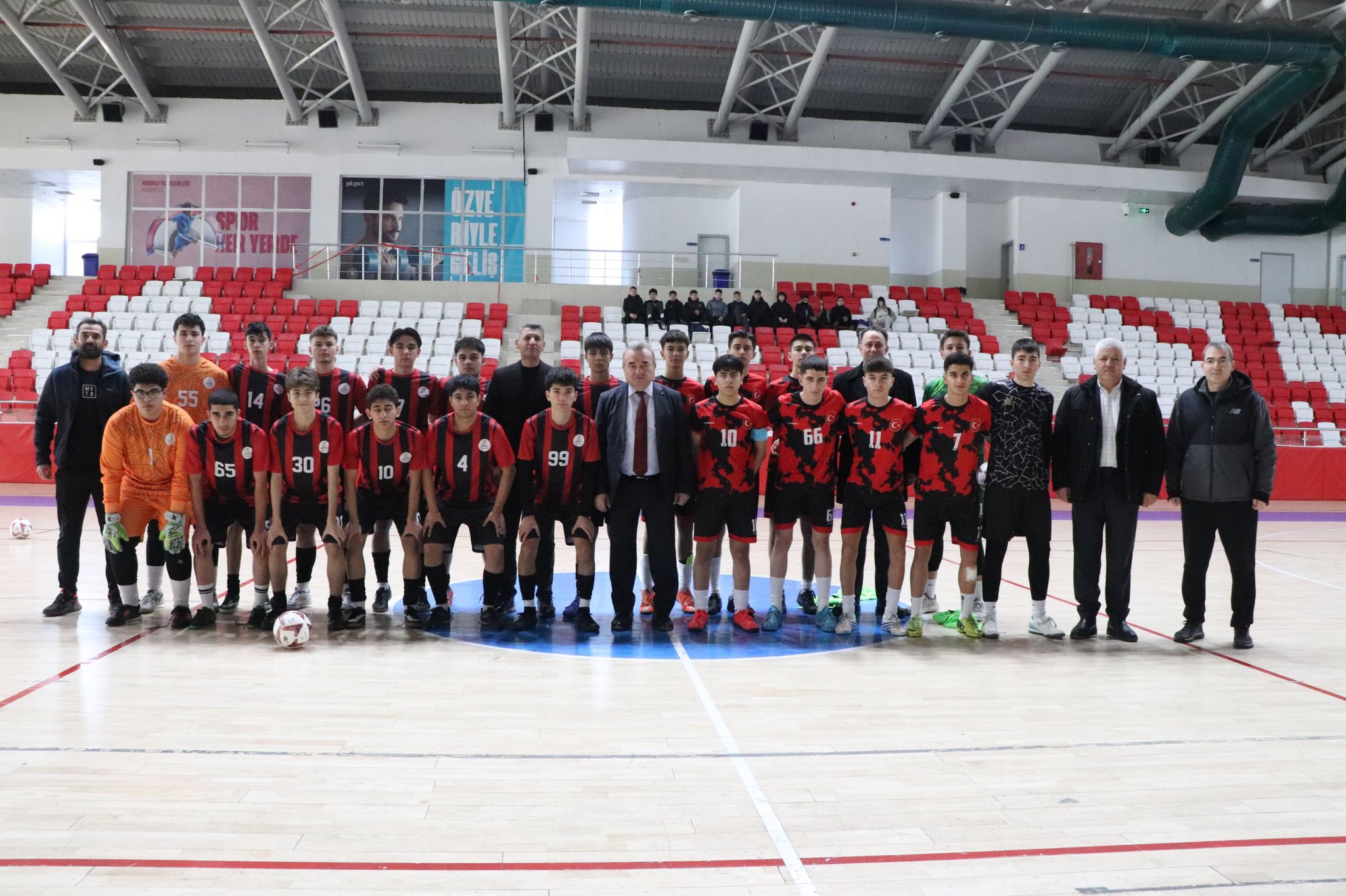 Futsal Heyecanına Protokol Desteği 8488