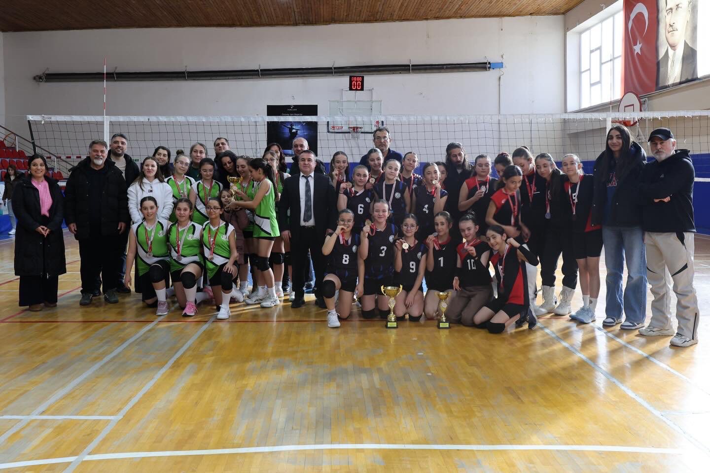 Genç Sporcular Voleybolla Buluştu 8470