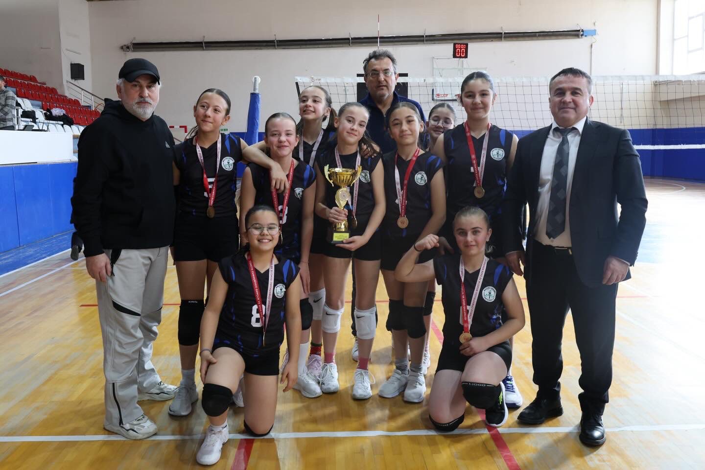 Genç Sporcular Voleybolla Buluştu 8473