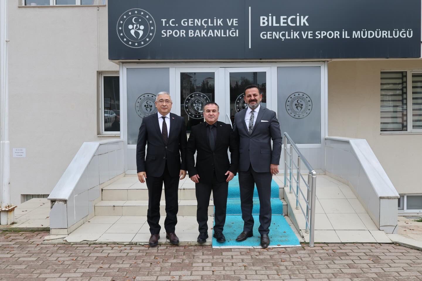 Gençli̇k Ve Spor İl Müdürüne Zi̇yaret 8829