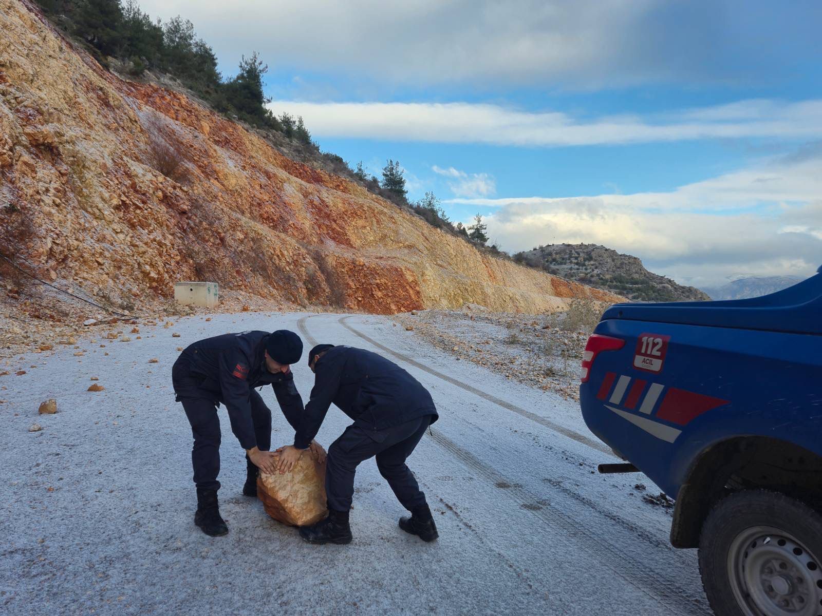Harmankaya Tabiat Kanyonu Yolunda Heyelan 9263
