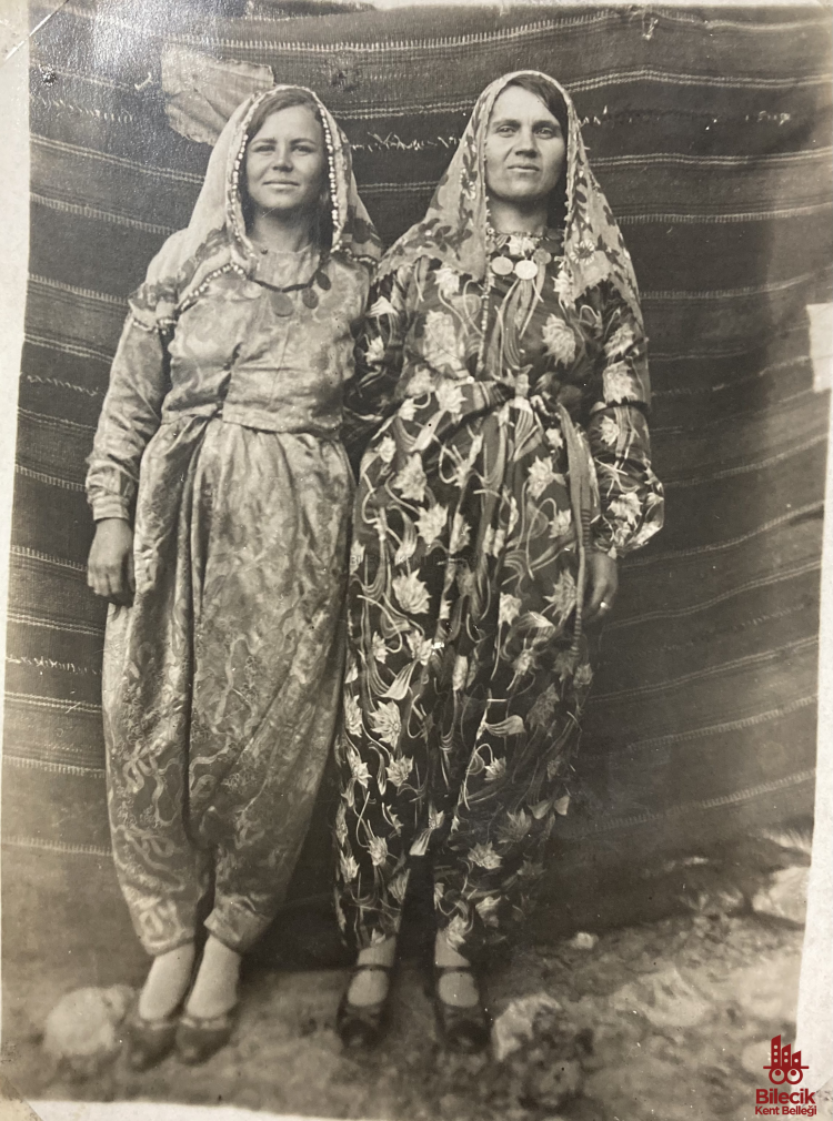 İlyasbey Köylüleri Ve Yöresel Kıyafetleri 9430