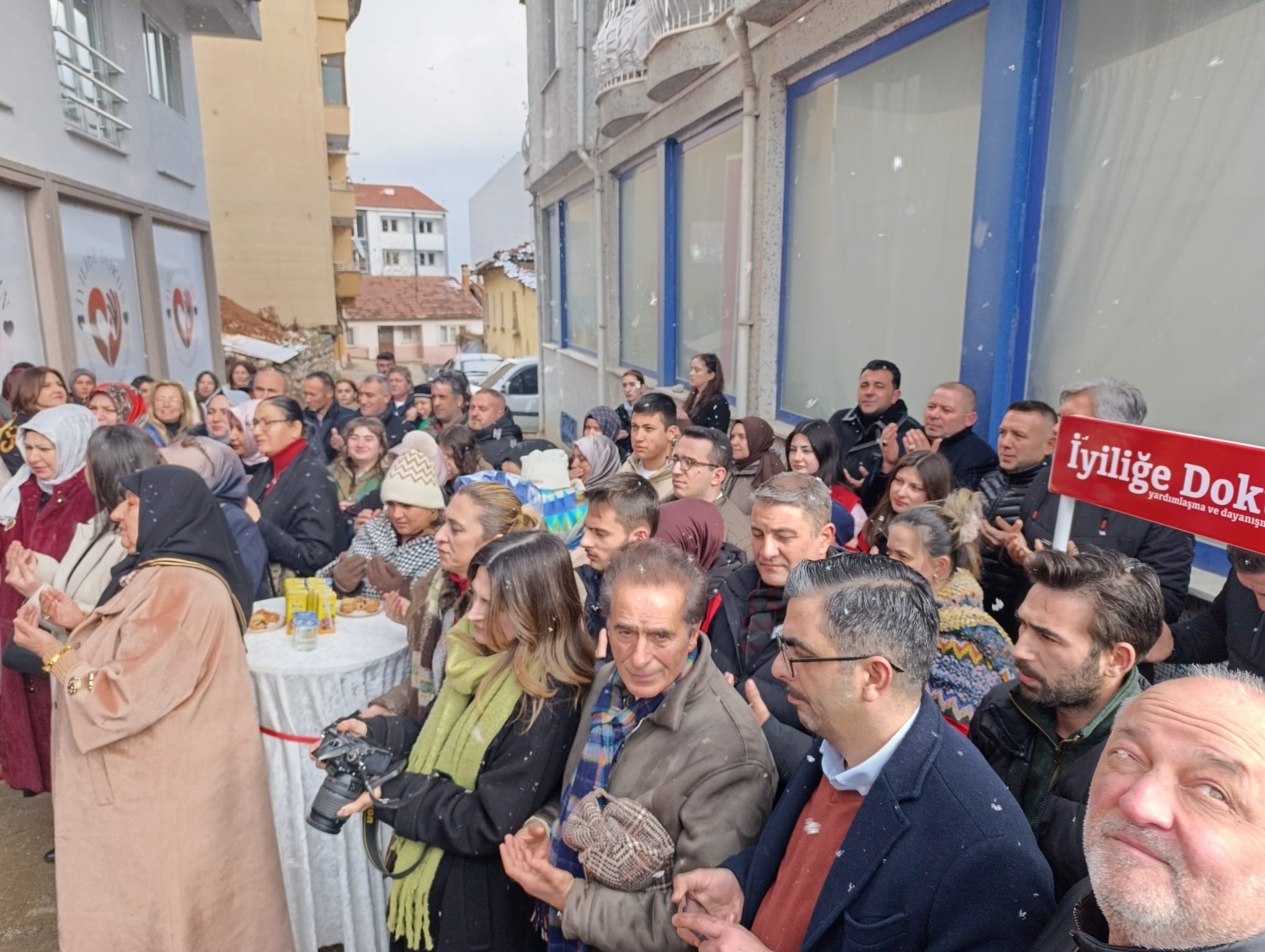 İyiliğe Dokun Yardımlaşma Ve Dayanışma Derneği Dualarla Açıldı 8935