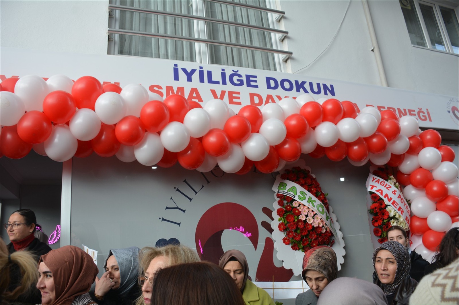 İyiliğe Dokun Yardımlaşma Ve Dayanışma Derneği Dualarla Açıldı 8938