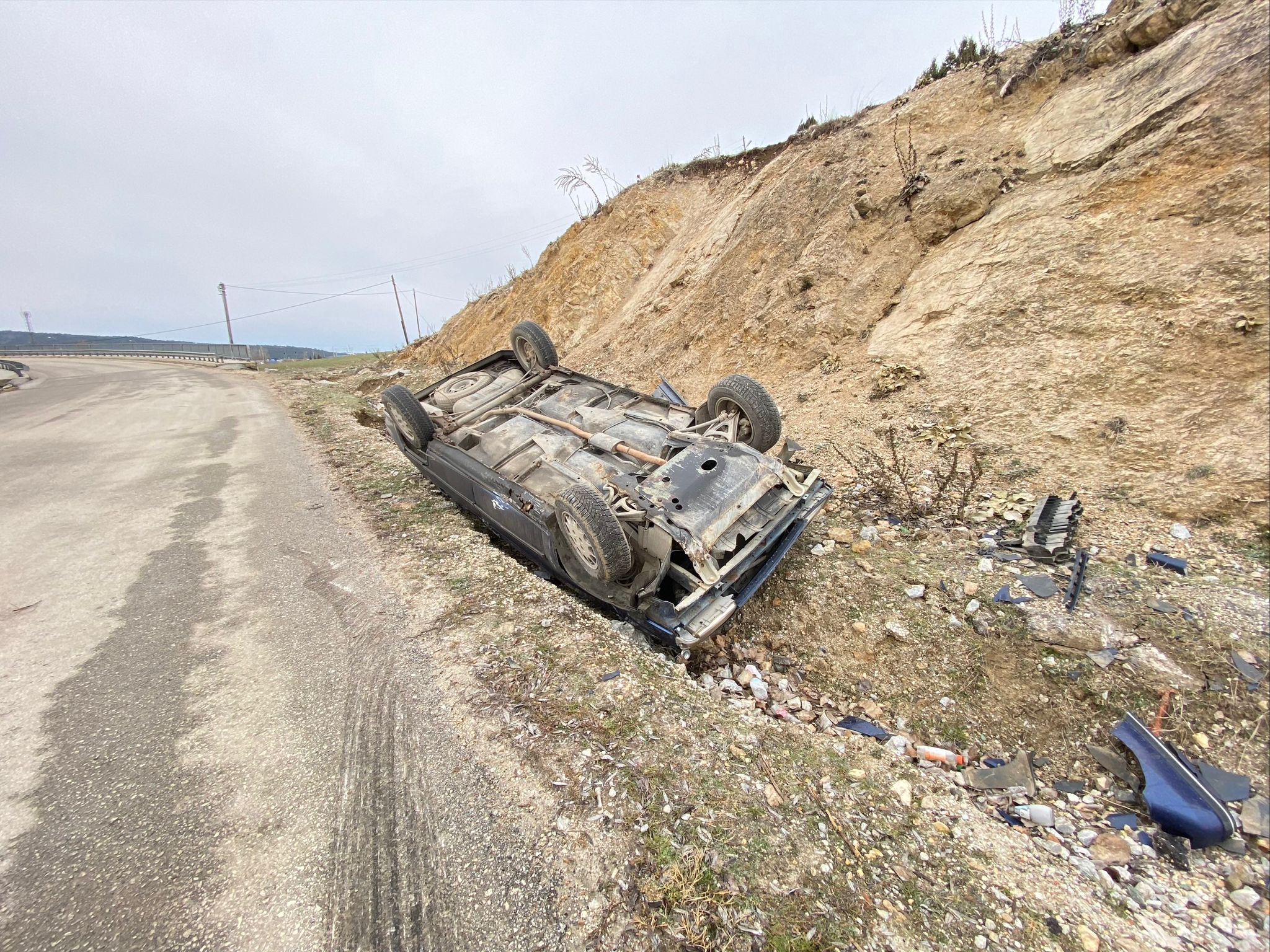 Kaygan Yolda Takla Attı 2 Yaralı 9200