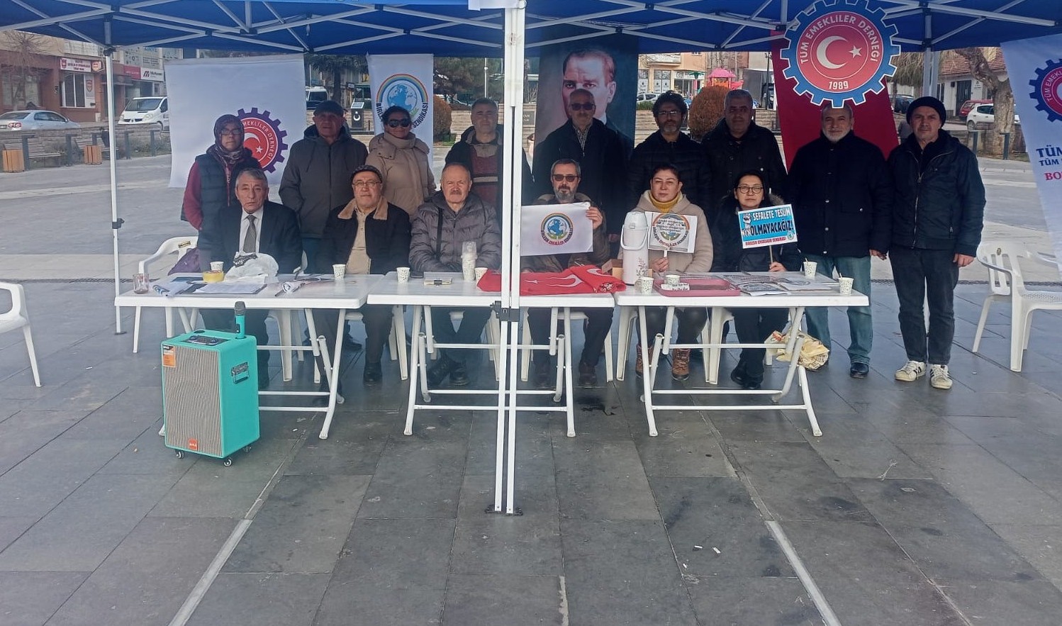 Maaş Artışı İçin Oturma Eylemi Yaptılar 9090