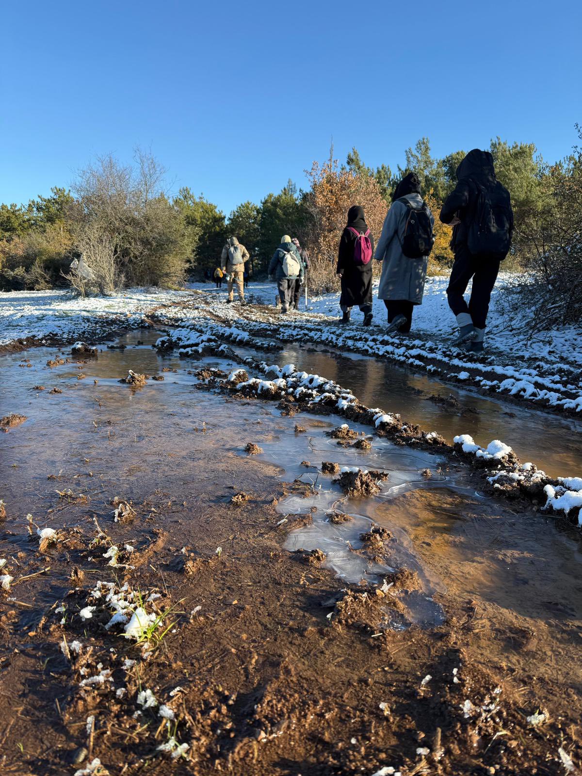Muhteşem Doğada 9 Kilometre Yürüdüler 8523