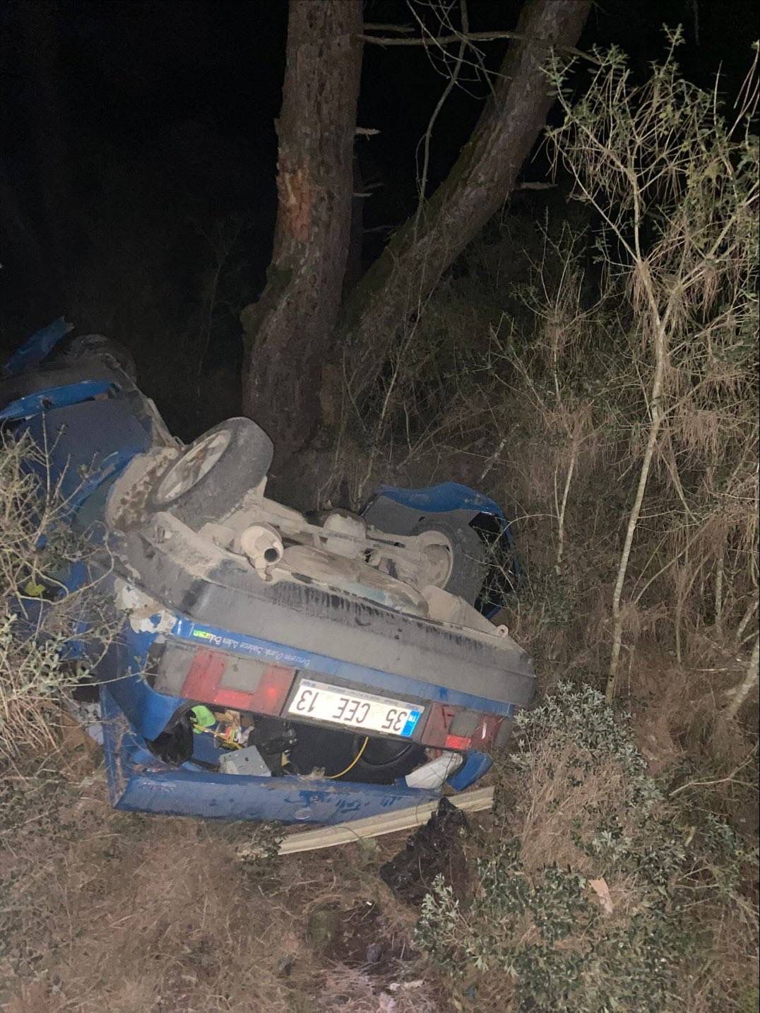 Otmtobil Tarlaya Devrildi 1 Yaralı 8962