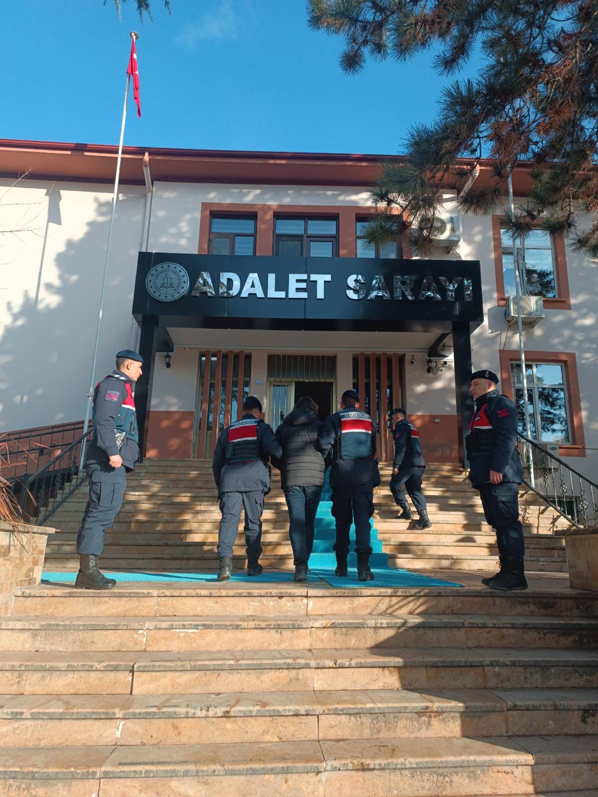 Si̇lahli Olayin Zanlisi Adli̇yeye Sevk Edi̇ldi̇ 9145