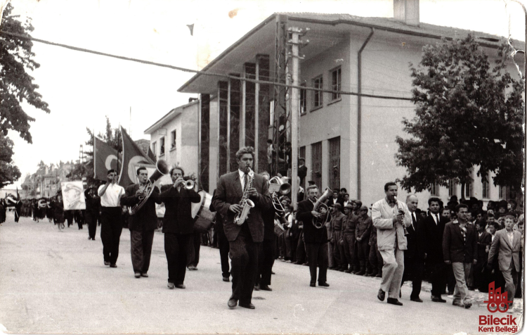Tevfikbey Caddesi’nde Bayram Rüzgarı 9289 (1)
