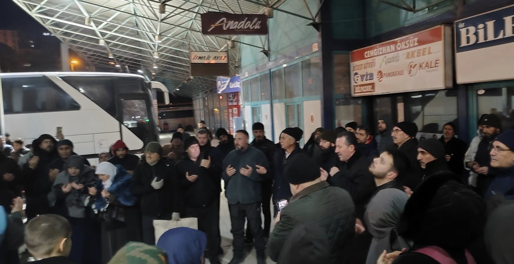 Umreci̇ler Dualarla Uğurlandi 9215