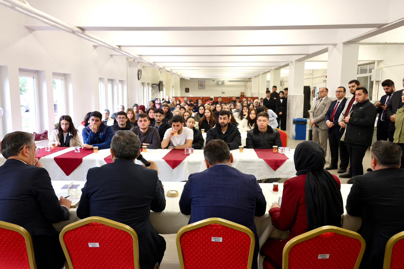 Vali Sözer Gençleri̇mi̇zi̇n Geleceği̇mi̇zi̇n Temi̇natidir” 8707