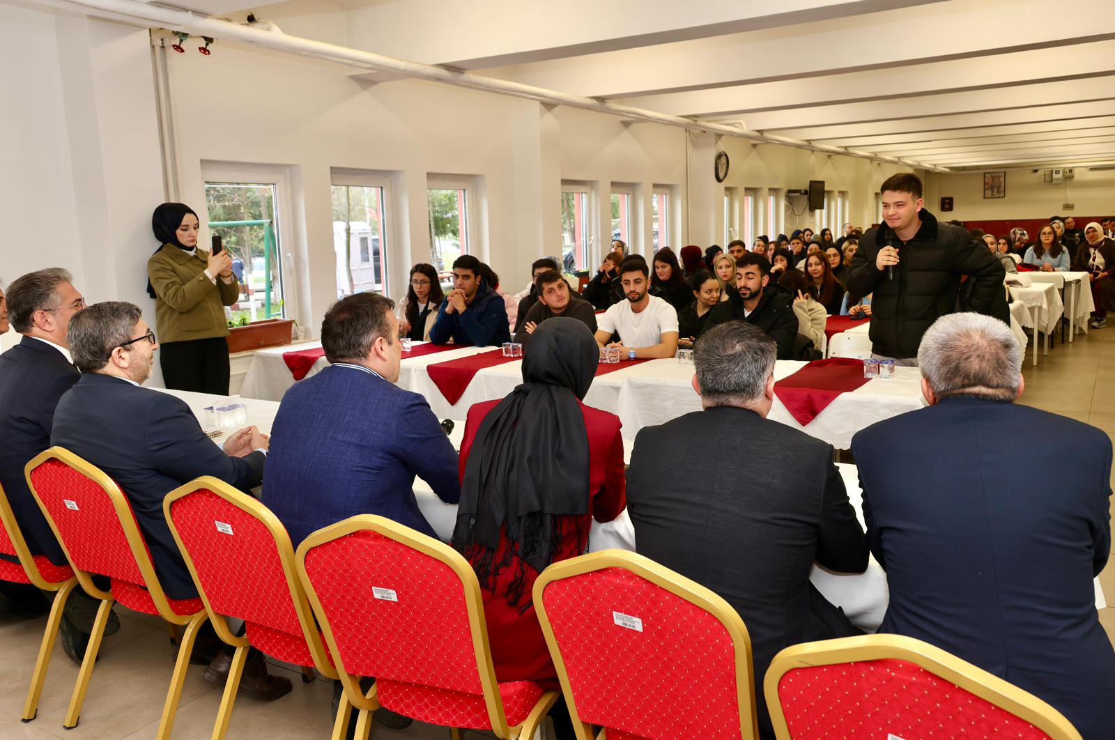 Vali Sözer Gençleri̇mi̇zi̇n Geleceği̇mi̇zi̇n Temi̇natidir” 8708