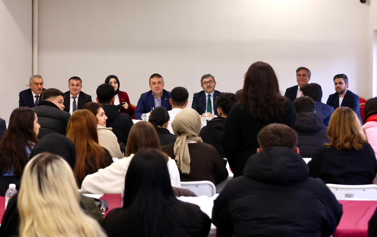 Vali Sözer Gençleri̇mi̇zi̇n Geleceği̇mi̇zi̇n Temi̇natidir” 8709