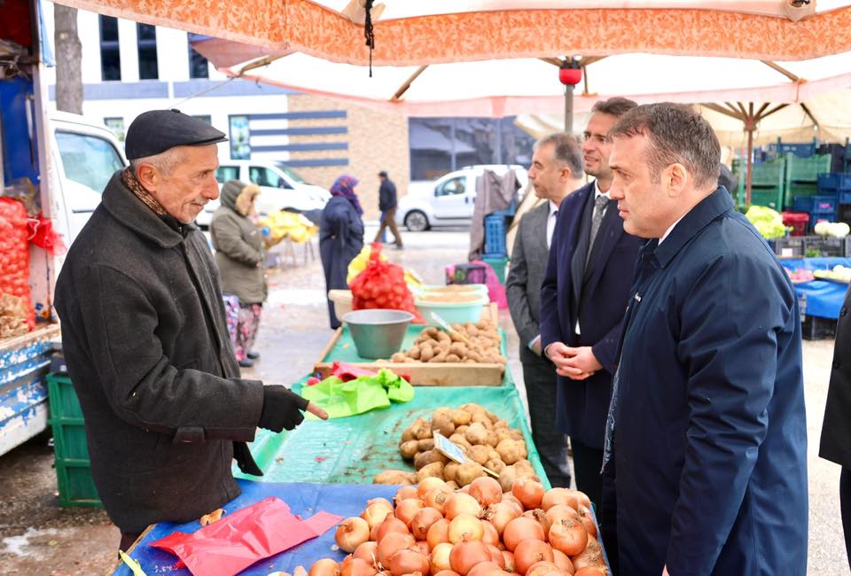 Vali Sözer Pazarın Nabzını Tuttu 9344 (1)