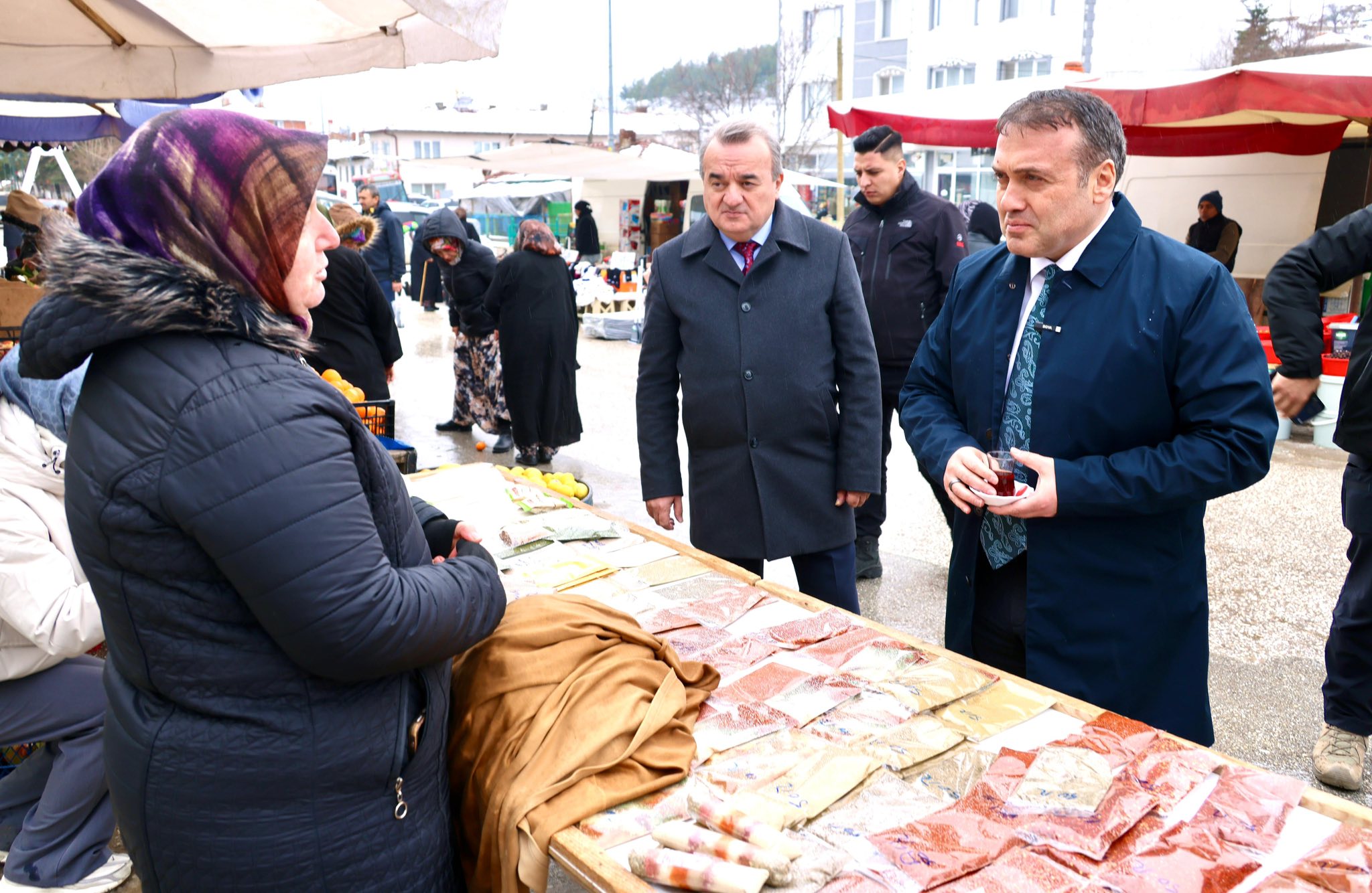 Vali Sözer Pazarın Nabzını Tuttu 9345