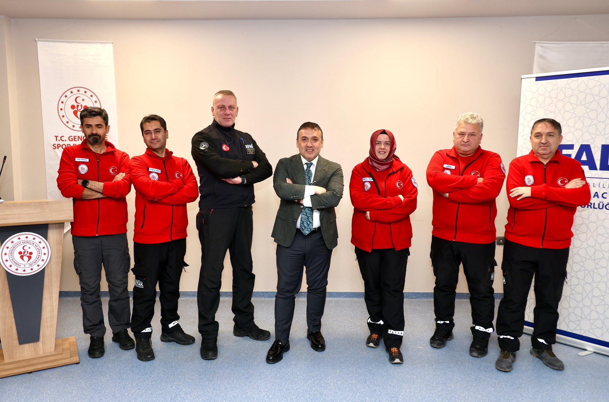 Vali̇ Sözer’den Gönüllülere Serti̇fi̇ka 8820