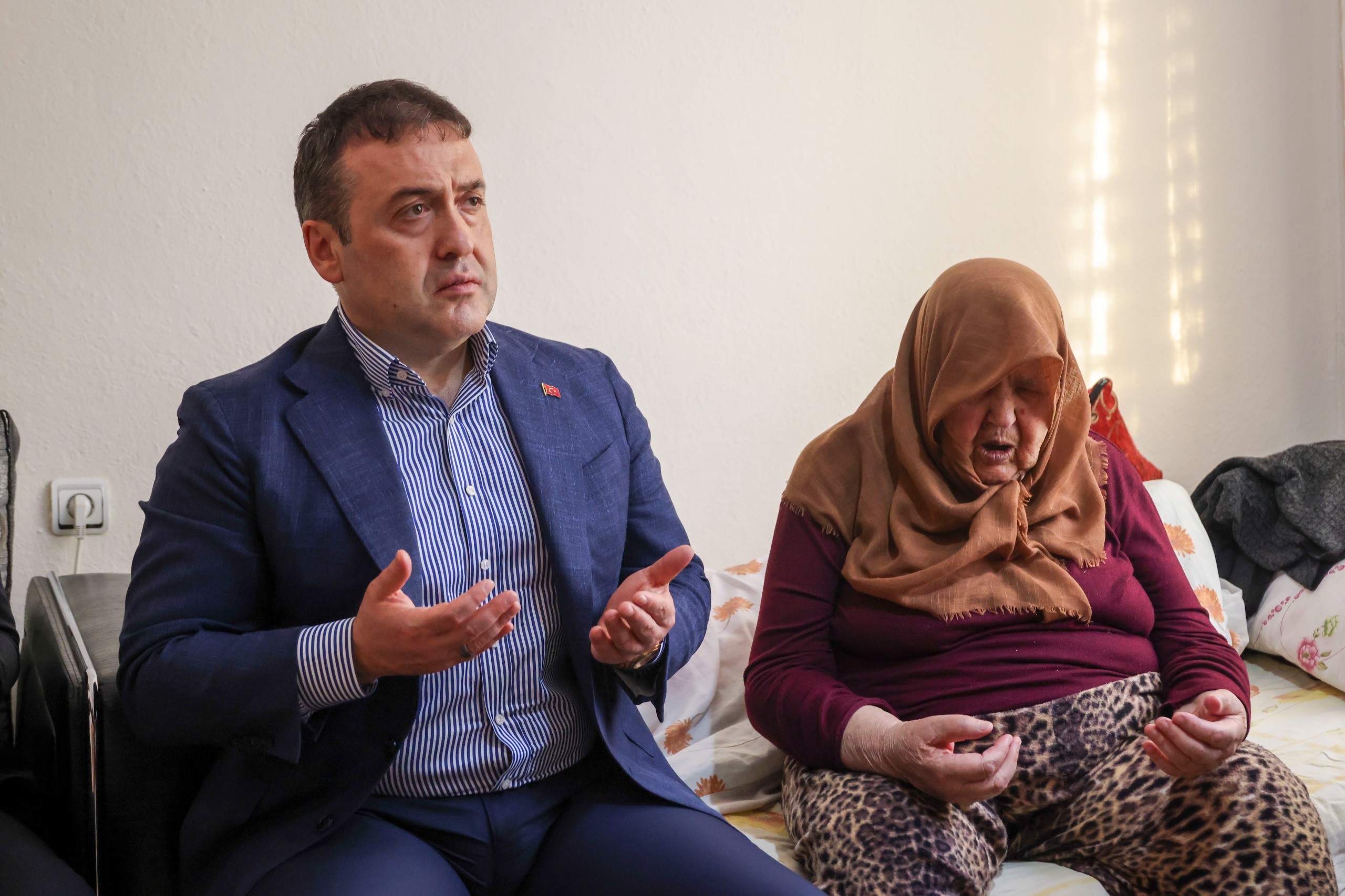 Vali Sözerden Şehit Ailesine Ziyaret 8688