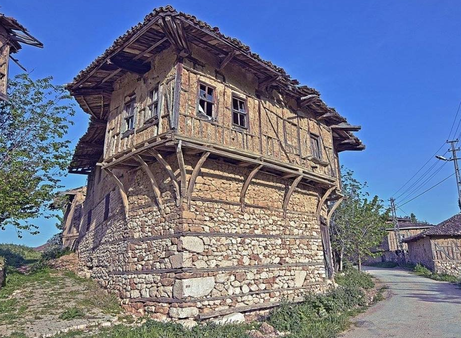 Zaman Ahşap Kapılardan Içeri Giriyor 8790