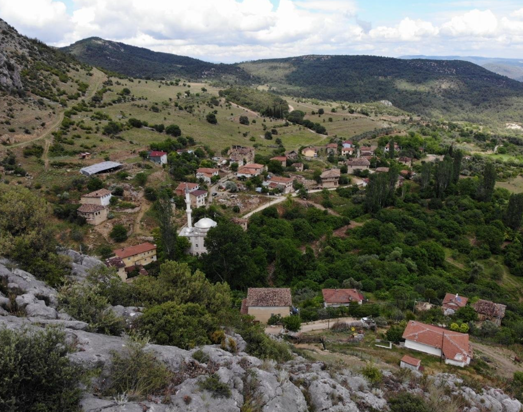 Zaman Ahşap Kapılardan Içeri Giriyor 8791