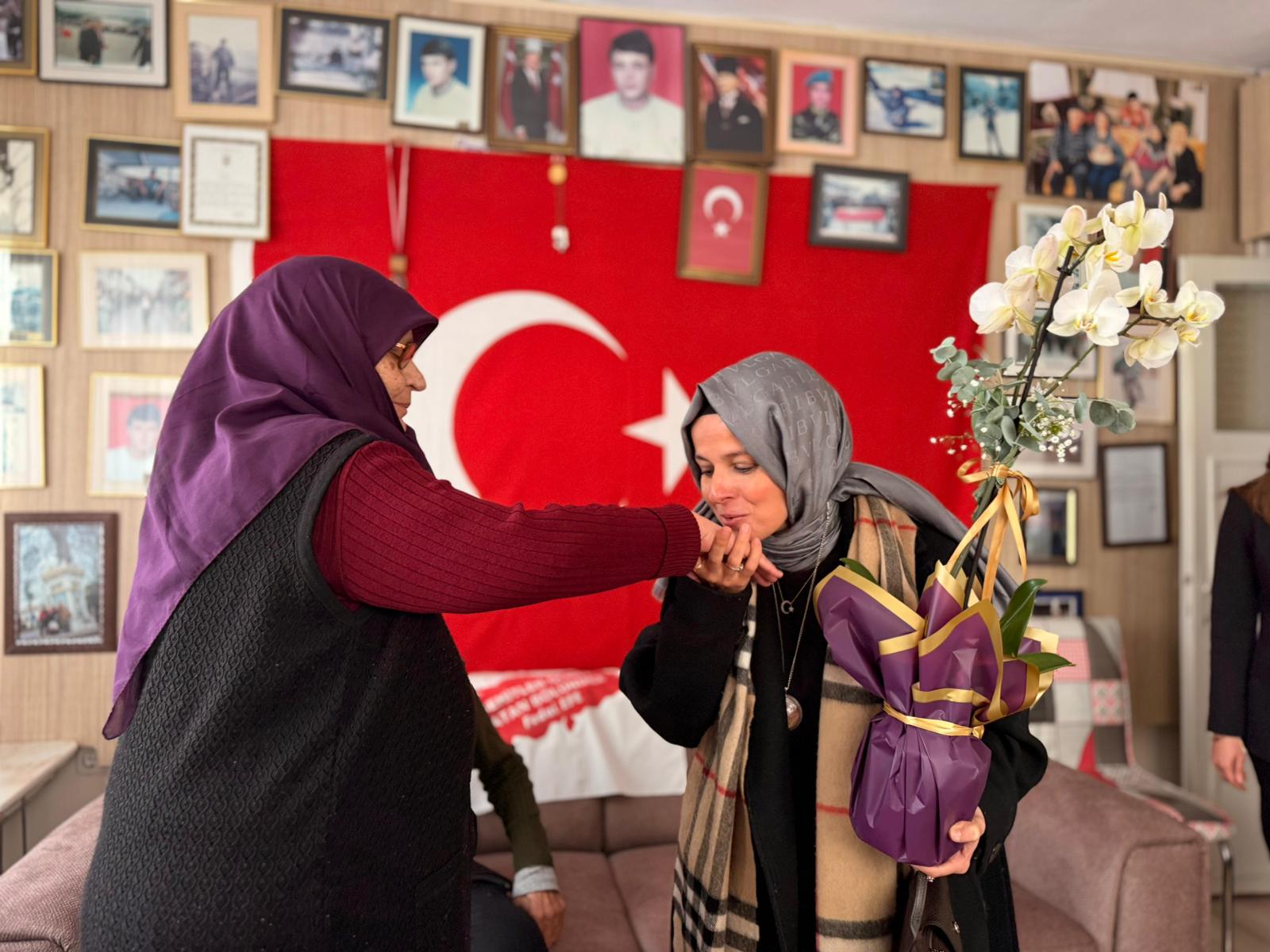 Zeynep Sözer’den Şehit Ailesine Anlamlı Ziyaret 9506