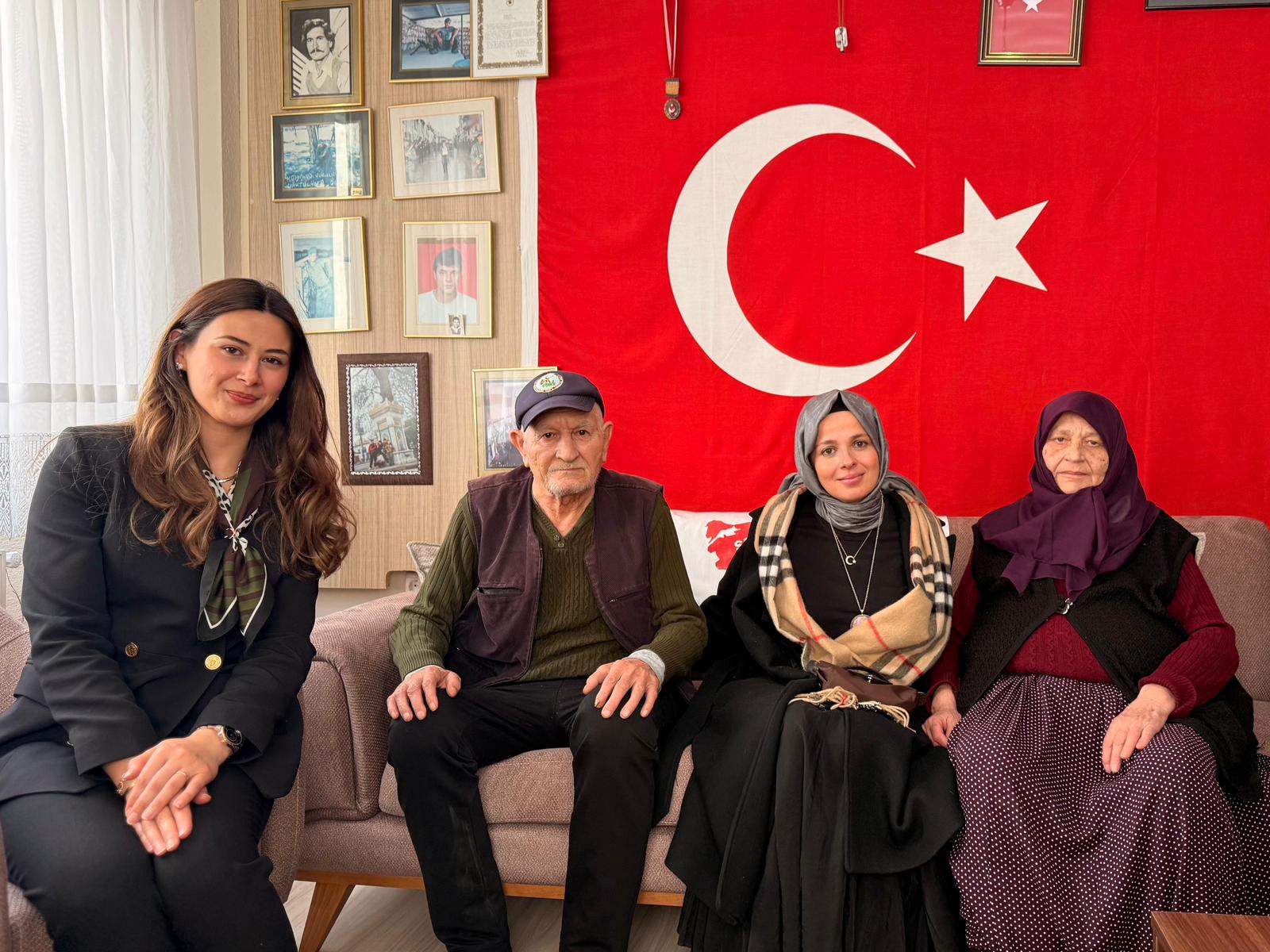 Zeynep Sözer’den Şehit Ailesine Anlamlı Ziyaret 9508