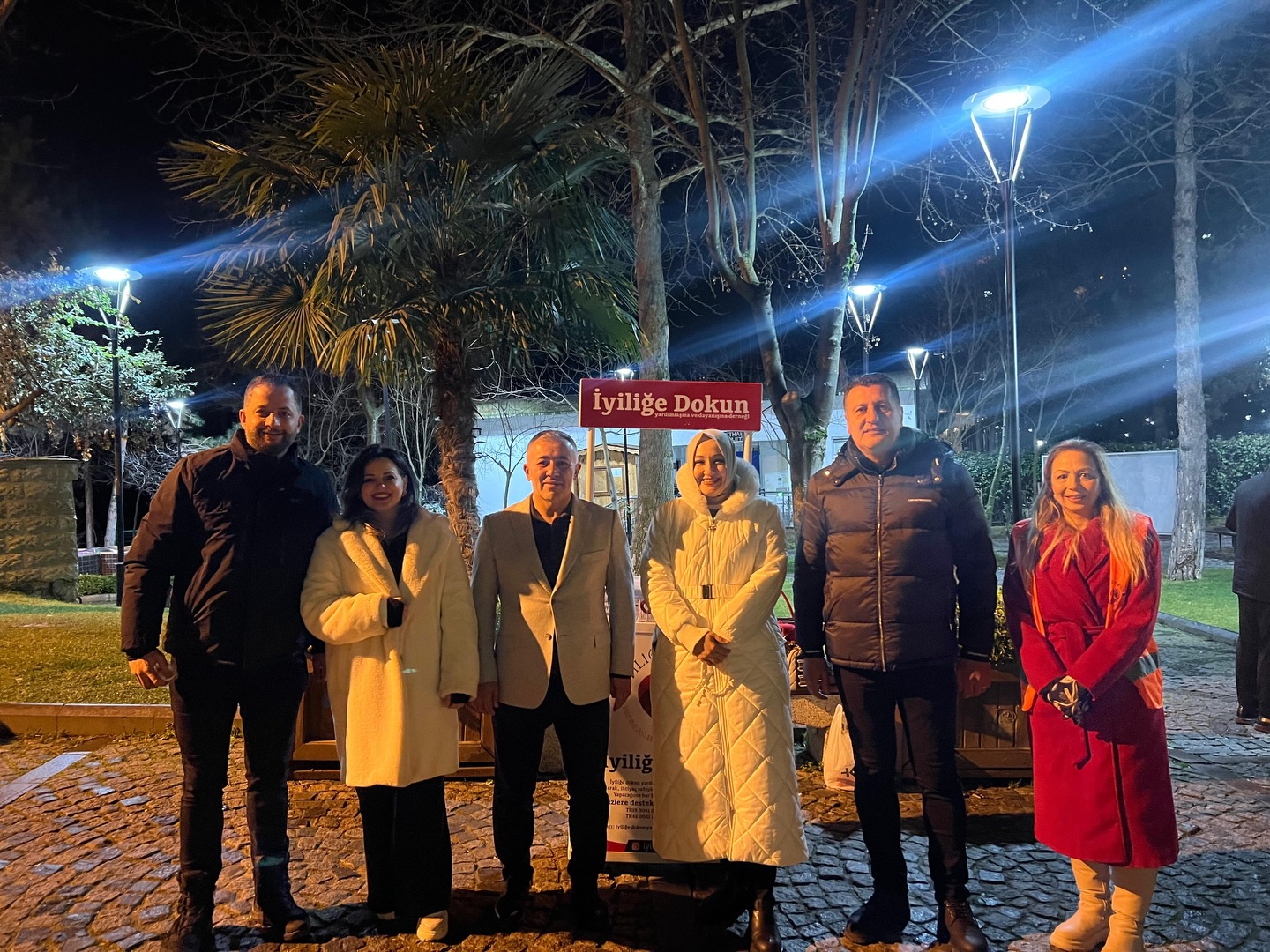 Ak Parti Heyetinden Berat Kandili’nde Tatlı İkramı 9815