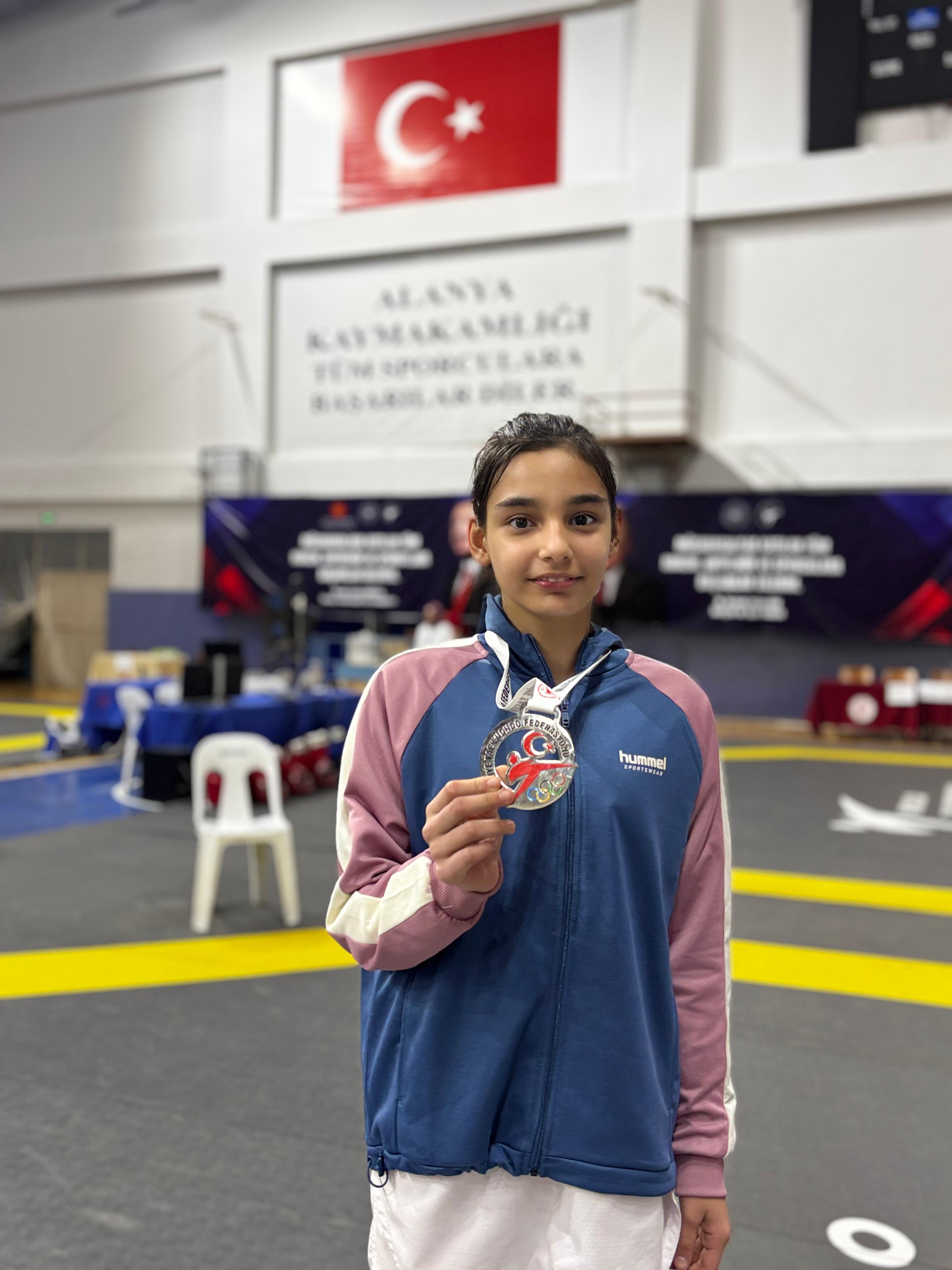 Alanyada Gururumuz Oldular 10058