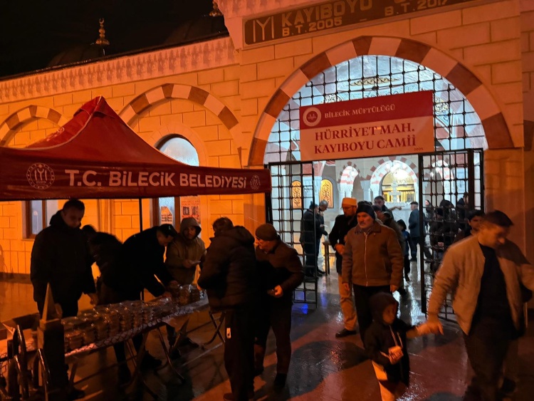 Belediyeden Helva Ikramı 9826