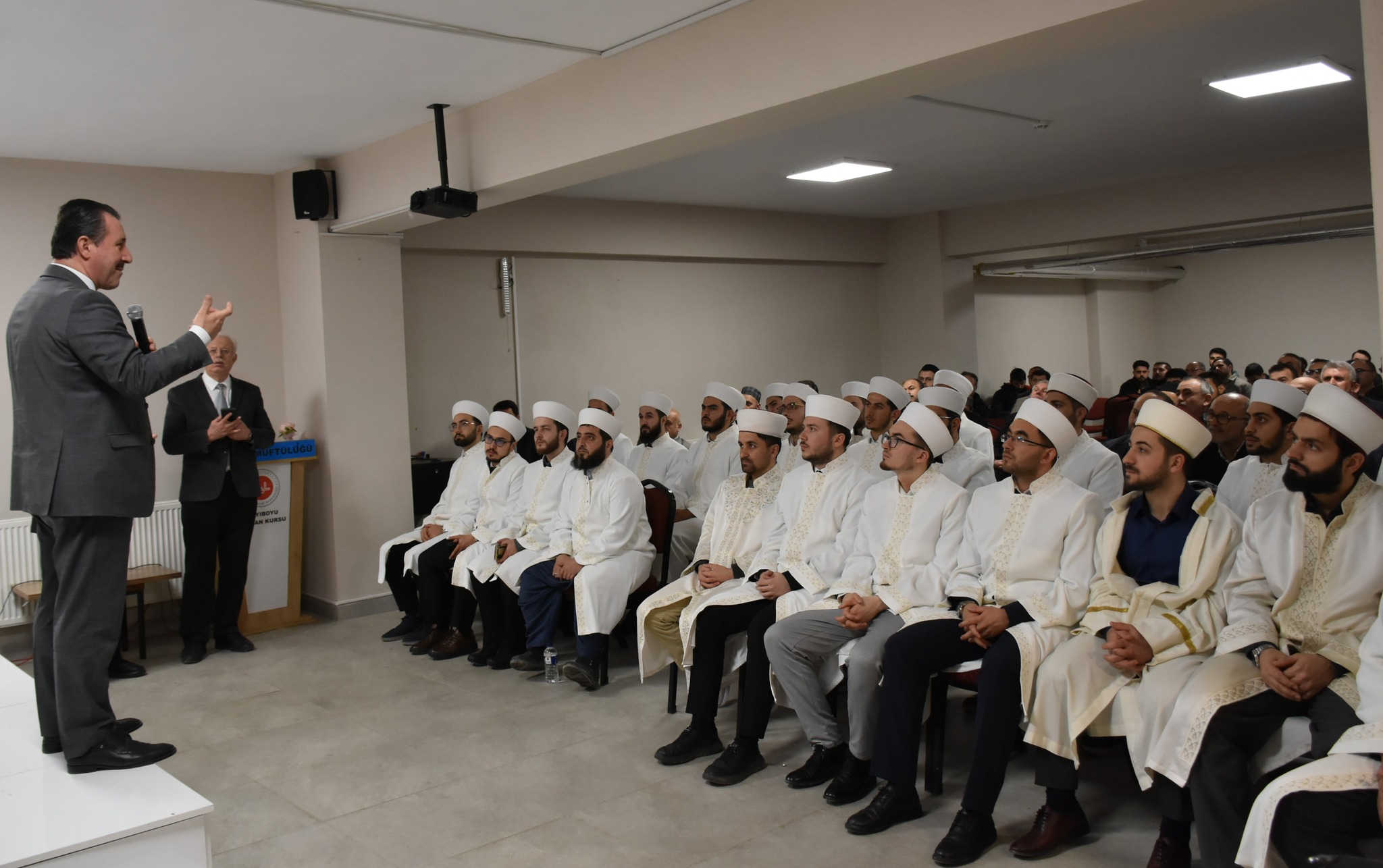 Bi̇leci̇k’te Di̇n Görevli̇leri̇ne Cübbe Ve Sarik Töreni̇ 10684