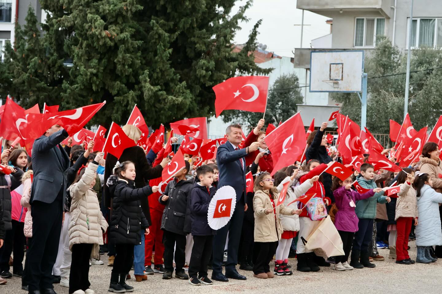 Bilecikte İlk Ders Bayrak Temasıyla Yapıldı 9753