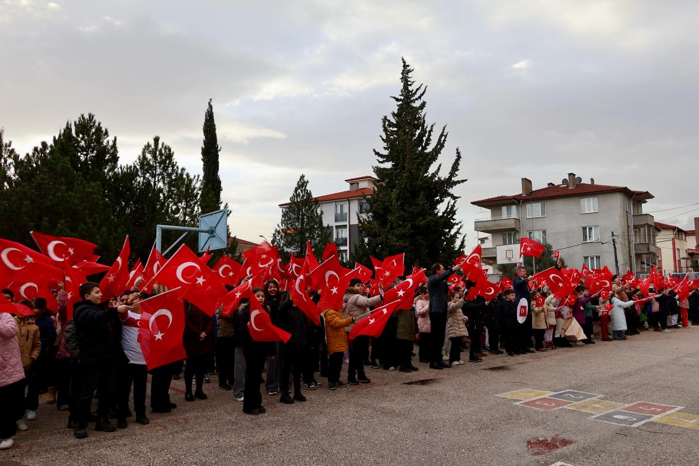 Bilecikte İlk Ders Bayrak Temasıyla Yapıldı 9756