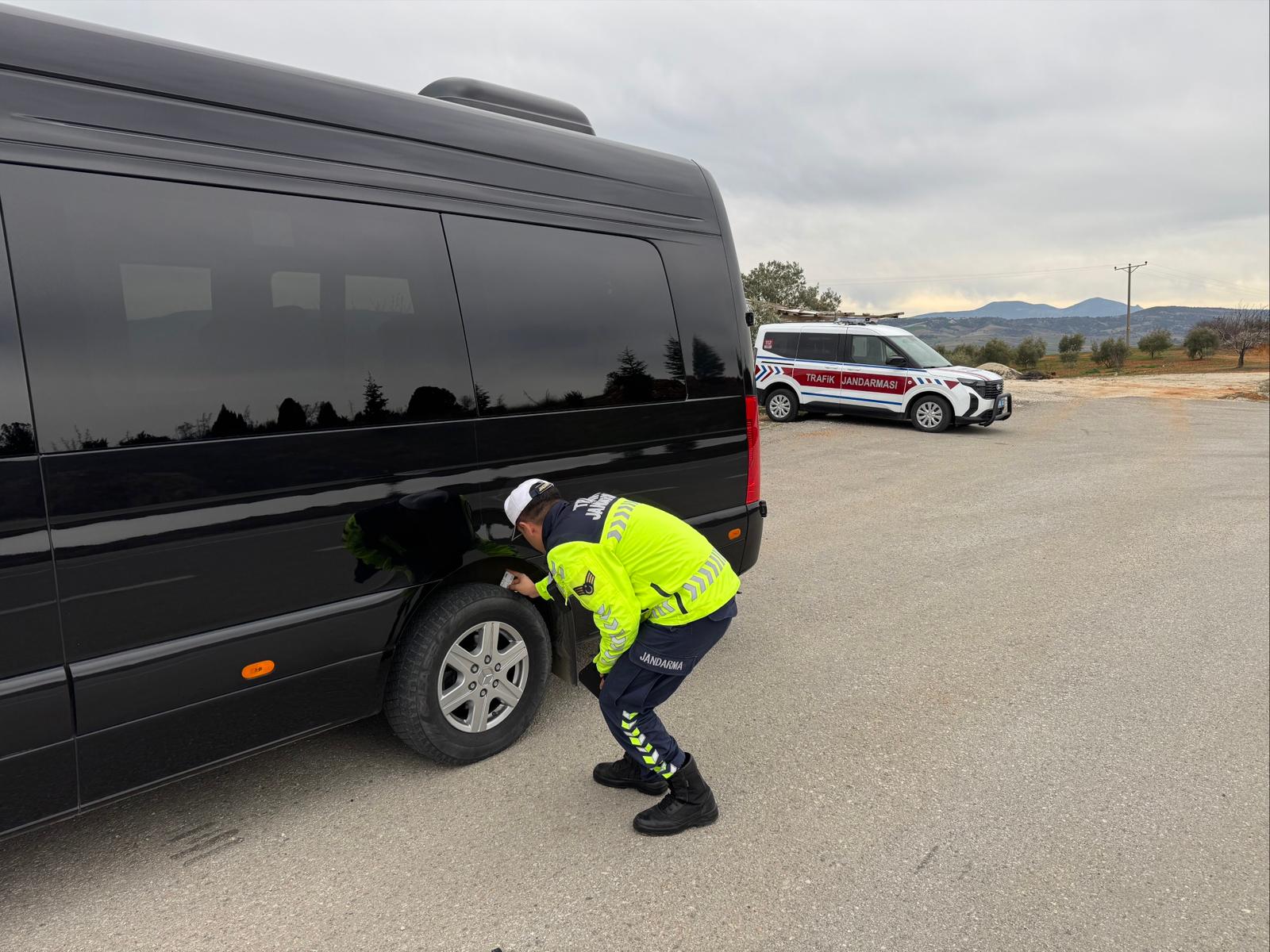 Bilecik’te Kış Lastiği Kontrolü 9940