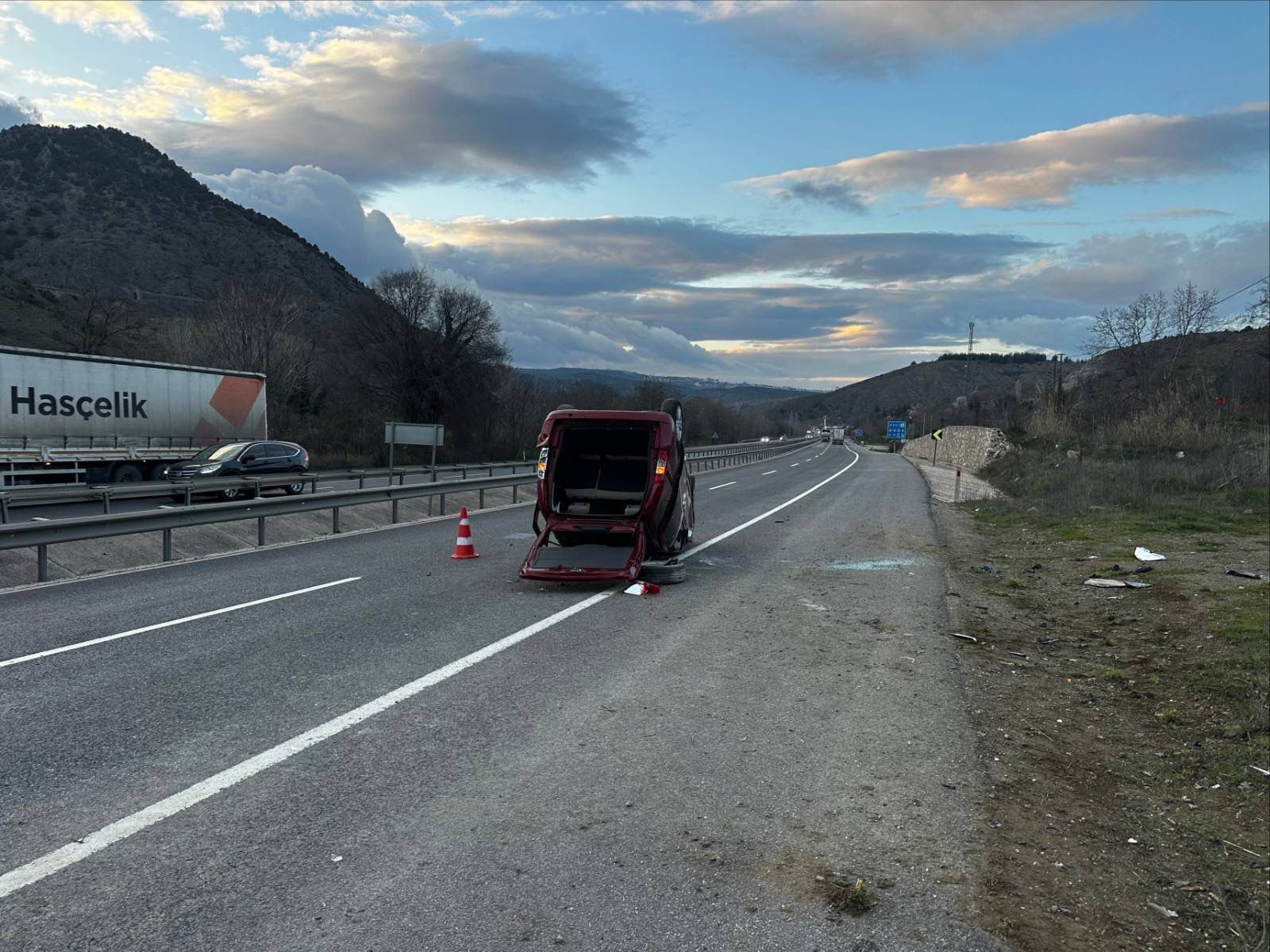 Bilecik’te Otomobil Takla Attı 4 Hafif Yaralı 11082