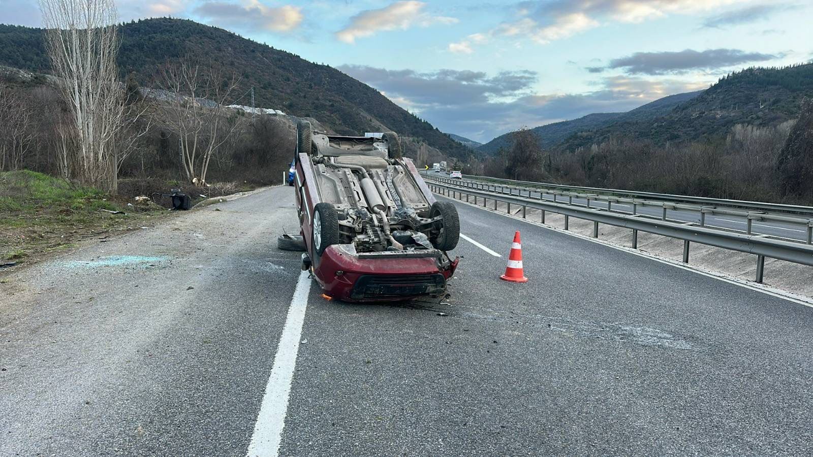 Bilecik’te Otomobil Takla Attı 4 Hafif Yaralı 11084